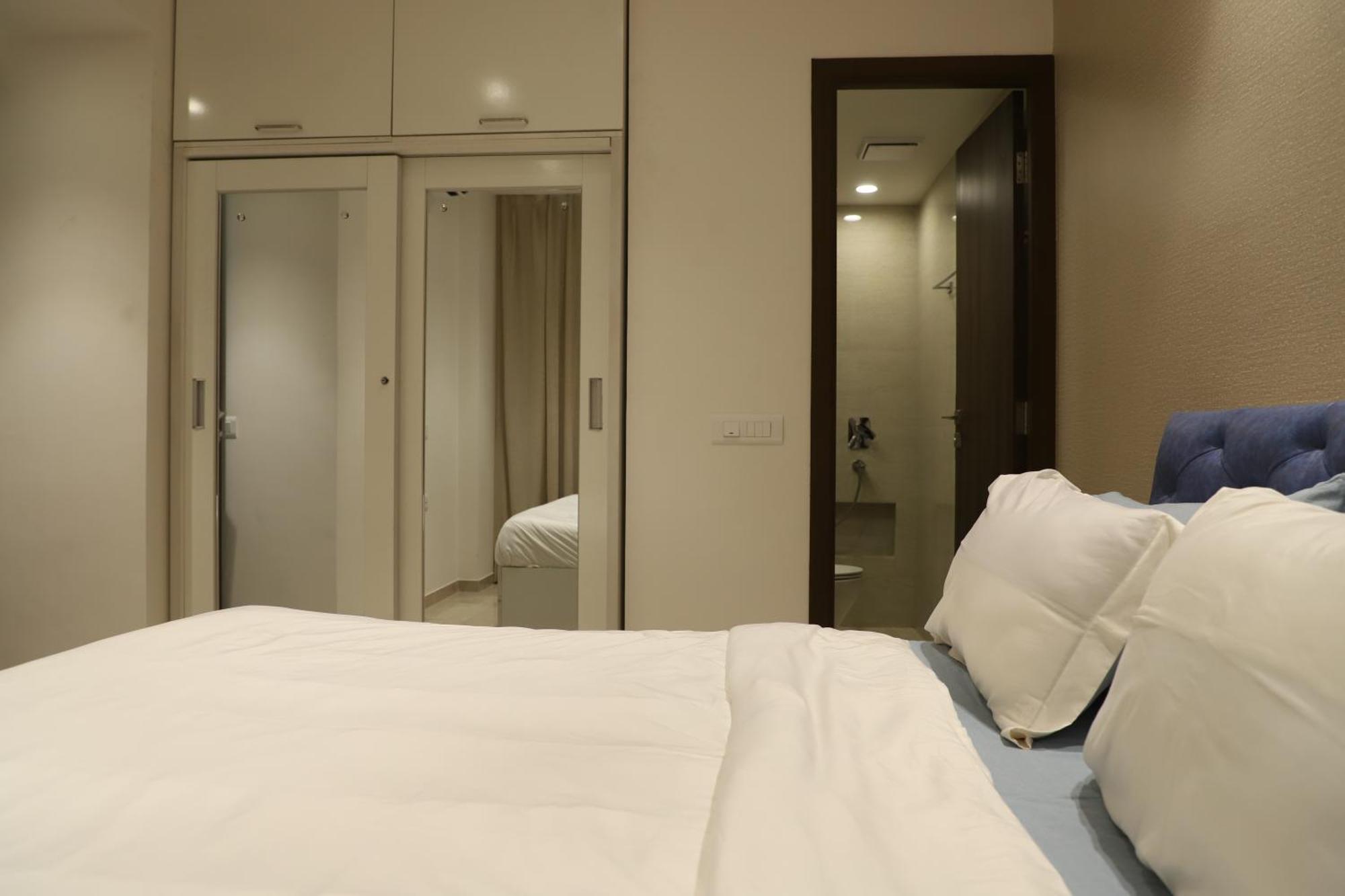 Zenia Luxury Suites And Serviced Apartments Mumbai Exterior photo